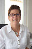 Frau Petra Paeschke, Portraitaufnahme, Mitarbeiterin